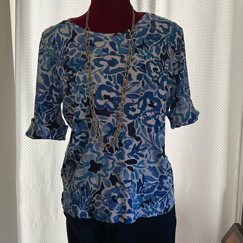 Lauren Ralph Lauren Women’s Blue Floral SS Top with Button Accent (XL)